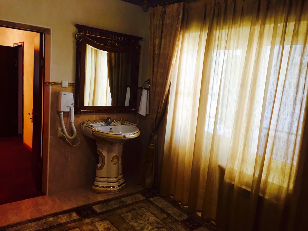 Hotel Ark Ms Taraz Luaran gambar