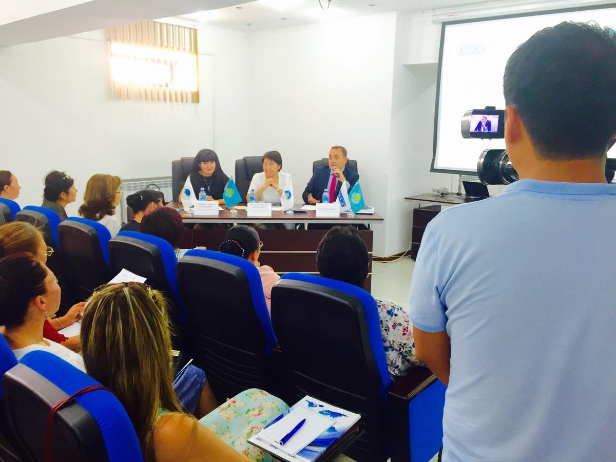 Hotel Ark Ms Taraz Luaran gambar